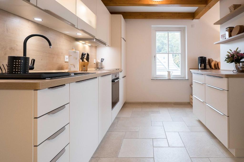 Kuchyň nebo kuchyňský kout v ubytování Ferienwohnung Strandgut Sonnenseite