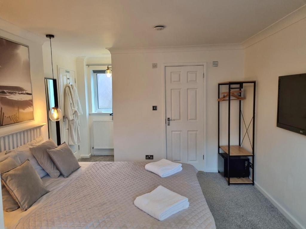 サウサンプトンにあるGoldsmithのベッドルーム1室(ベッド1台、白いタオル2枚付)