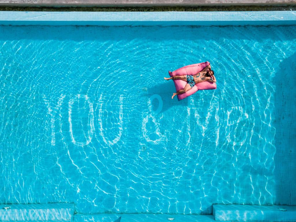 Бассейн в You&Me Resort или поблизости
