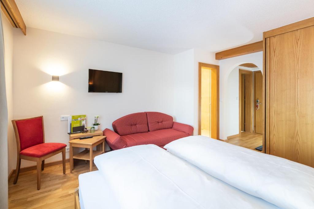TV a/nebo společenská místnost v ubytování Hotel Walserberg