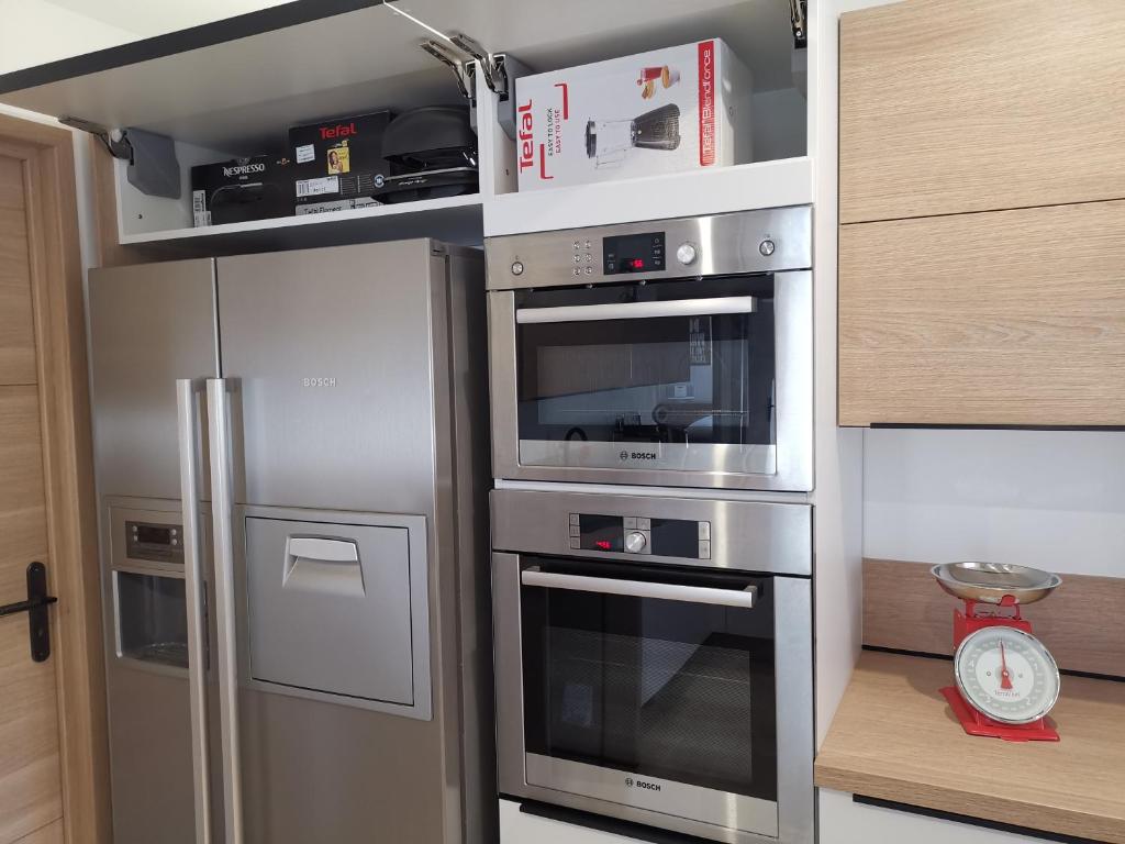 Kuchyň nebo kuchyňský kout v ubytování Grand T3 85 m2 situé à 15 min à pied des plages