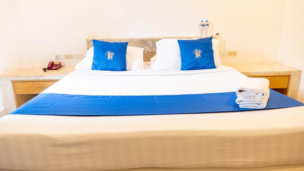 Postel nebo postele na pokoji v ubytování Clarkton Hotel Apartment