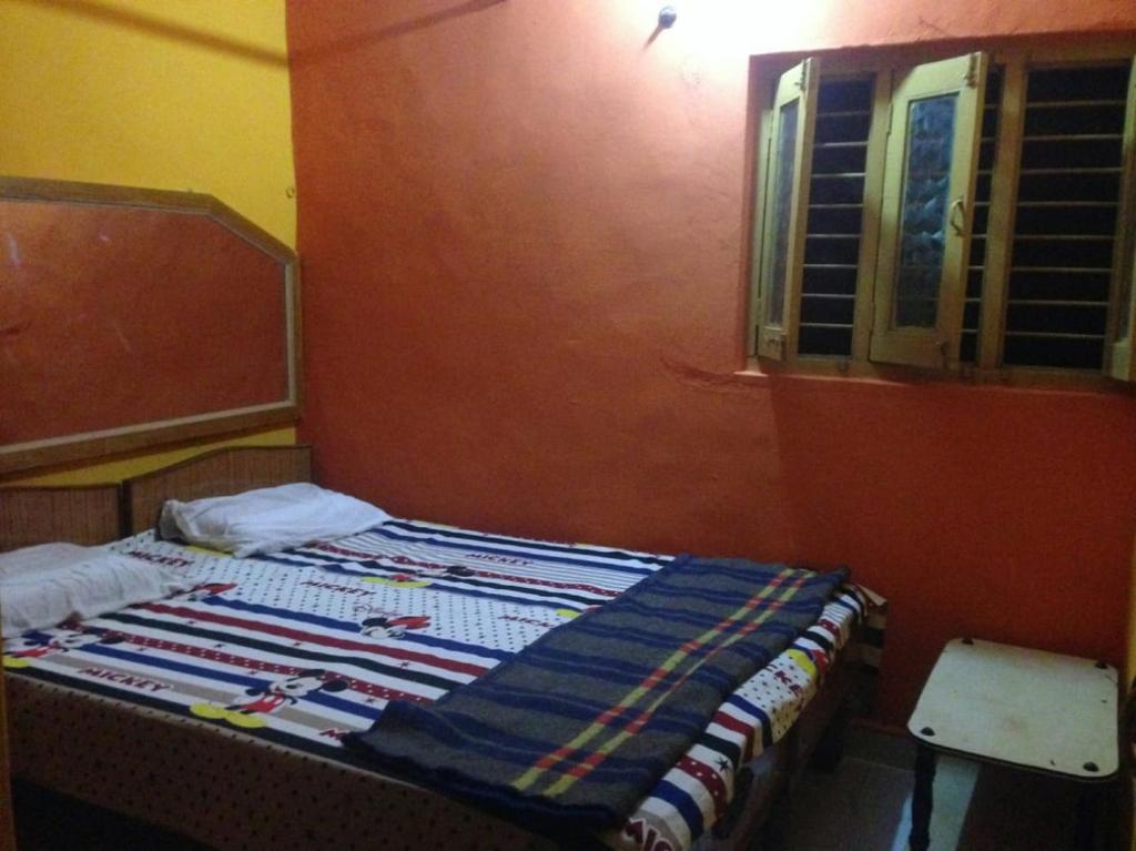 Letto o letti in una camera di Archana Guest House River View