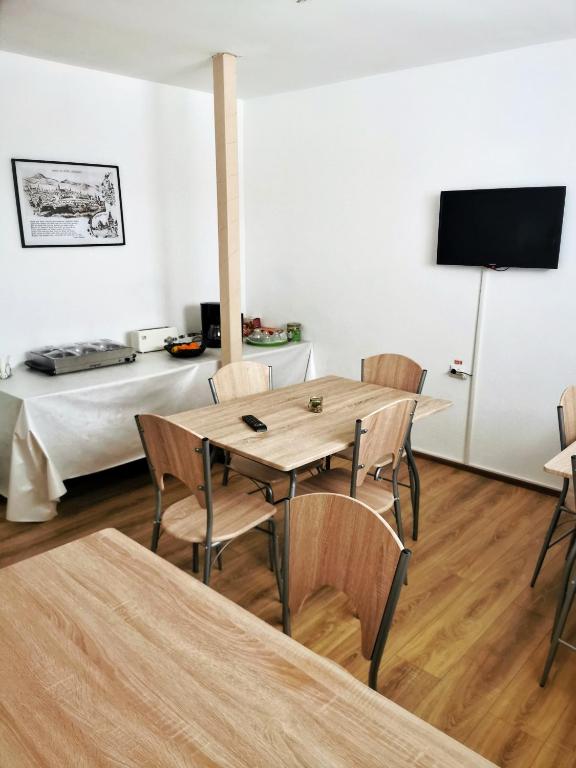 TV a/nebo společenská místnost v ubytování Casa de oaspeti Wallendorf Bistrita Unirea