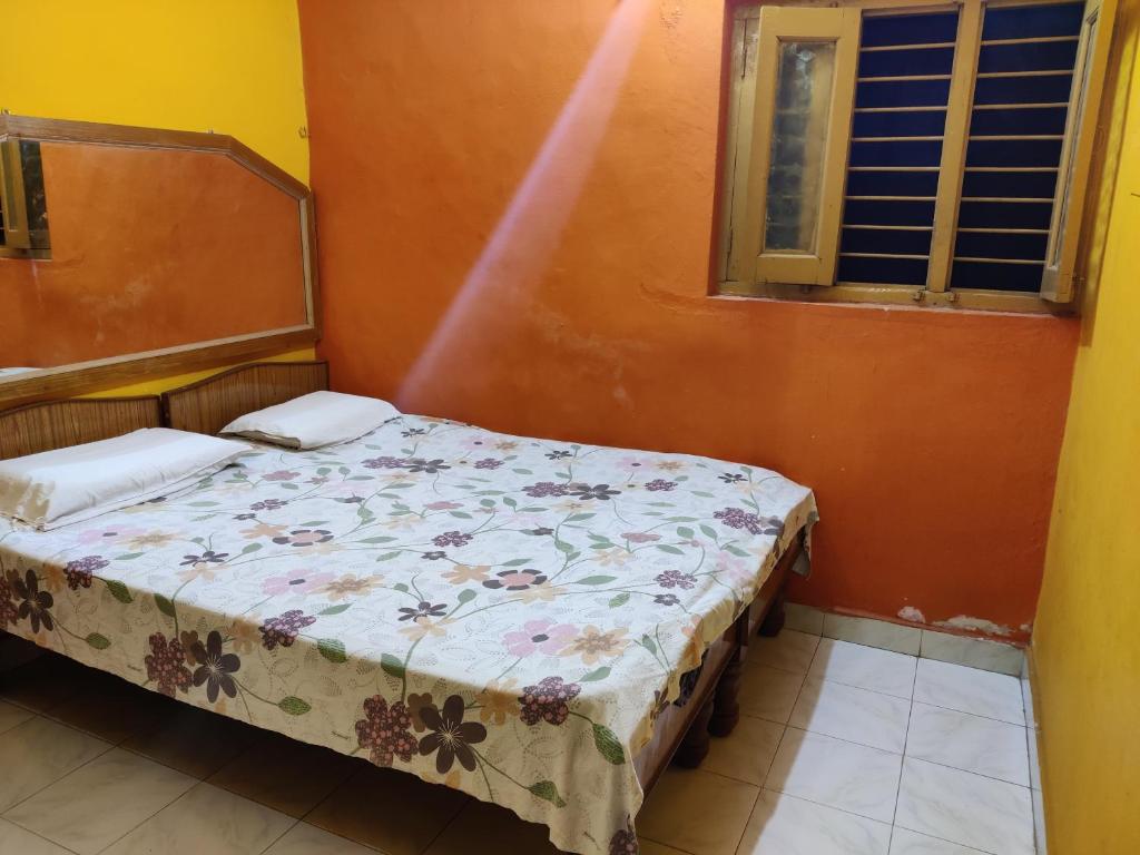 Letto o letti in una camera di Archana Guest House River View