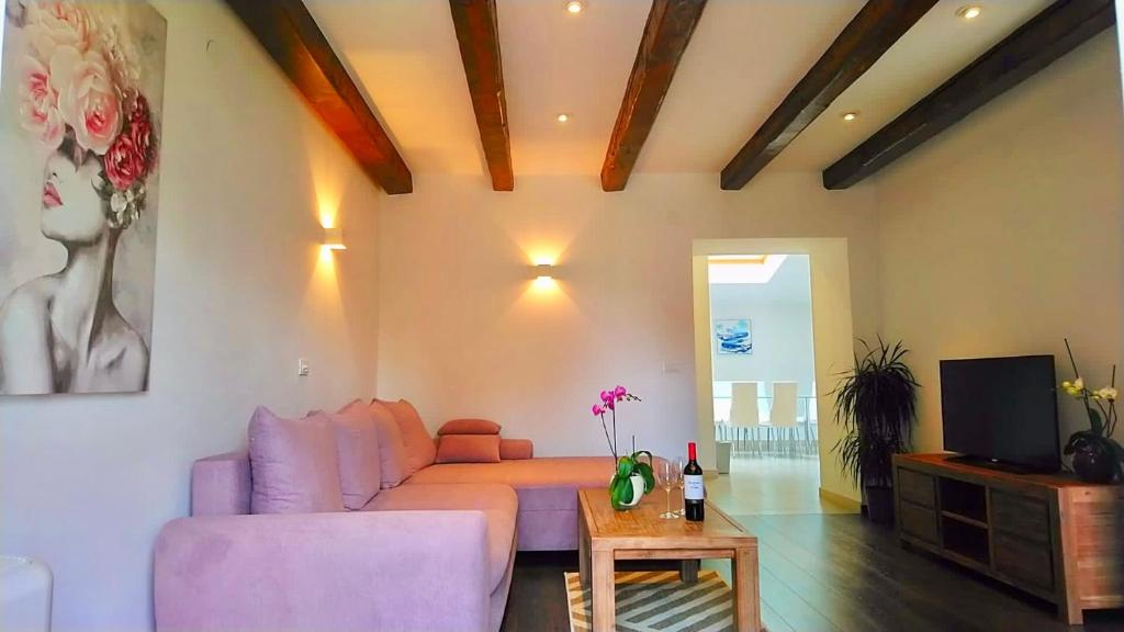 Lili Mar, 2-bedroom apartment with private parking
