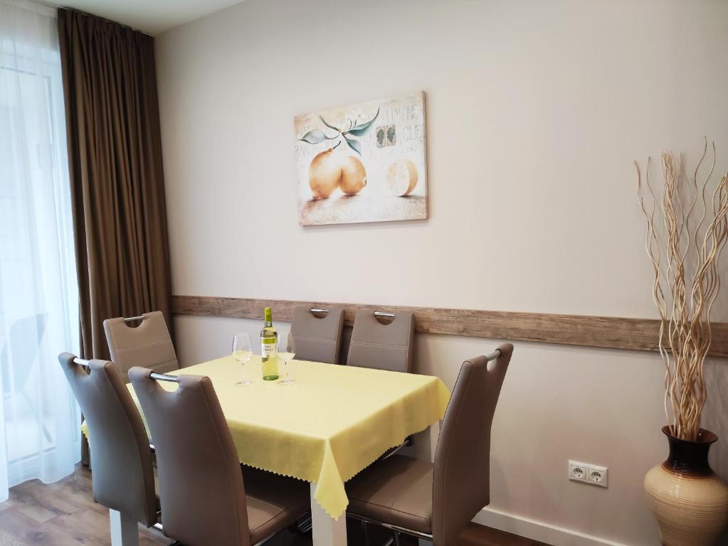 Posedenie v ubytovaní Spa Residence Carbona Siesta Apartman