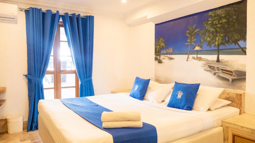 Postel nebo postele na pokoji v ubytování Clarkton Hotel Apartment