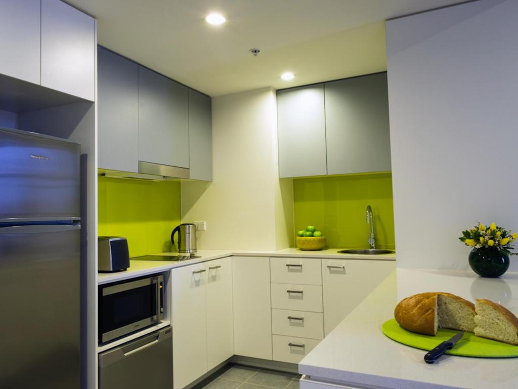 Kuchyň nebo kuchyňský kout v ubytování Citadines on Bourke Melbourne