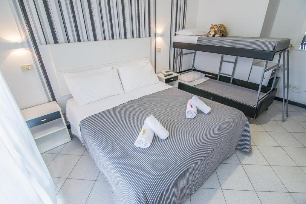 Letto o letti in una camera di Hotel Mizar