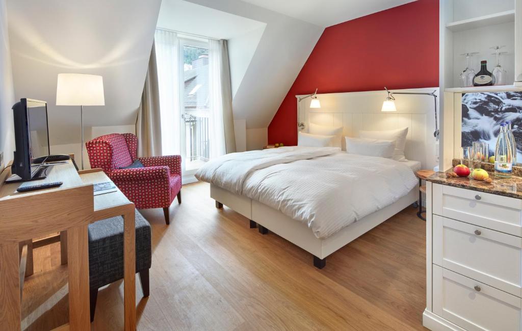 Postel nebo postele na pokoji v ubytování Hotel Therme Bad Teinach