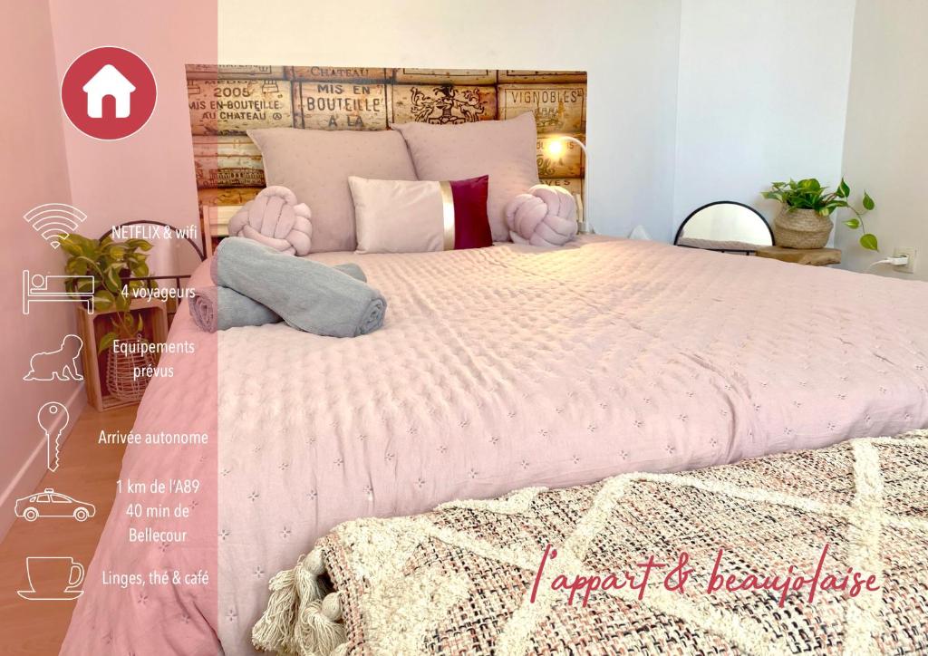 ein Schlafzimmer mit einem großen Bett mit einer rosa Decke in der Unterkunft L'appart & Beaujolaise à l Arbresle in Éveux