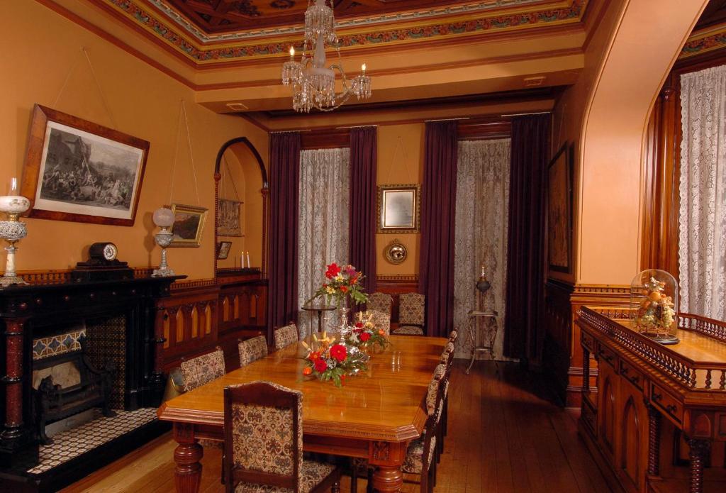 Larnach Lodge & Stable Stay - Resim 31