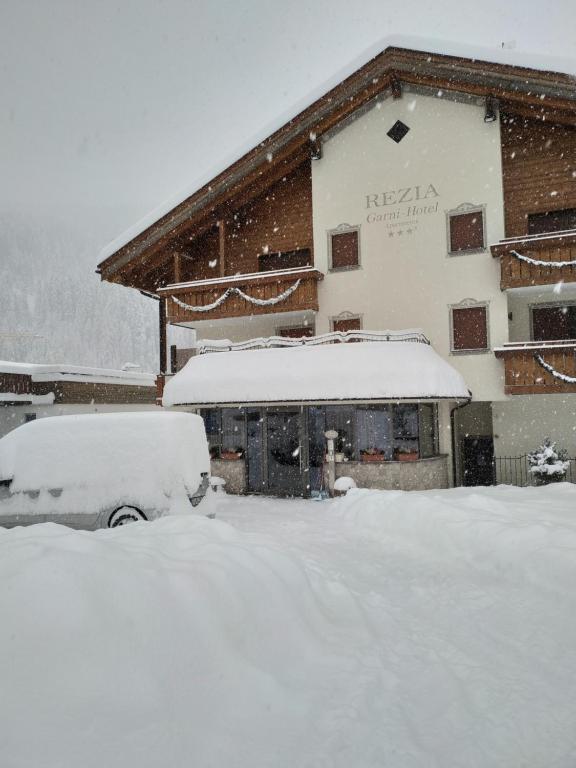 Garni Hotel Rezia v zimě