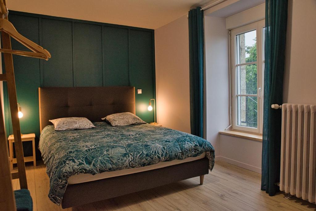 Ένα ή περισσότερα κρεβάτια σε δωμάτιο στο LA Jacarandière