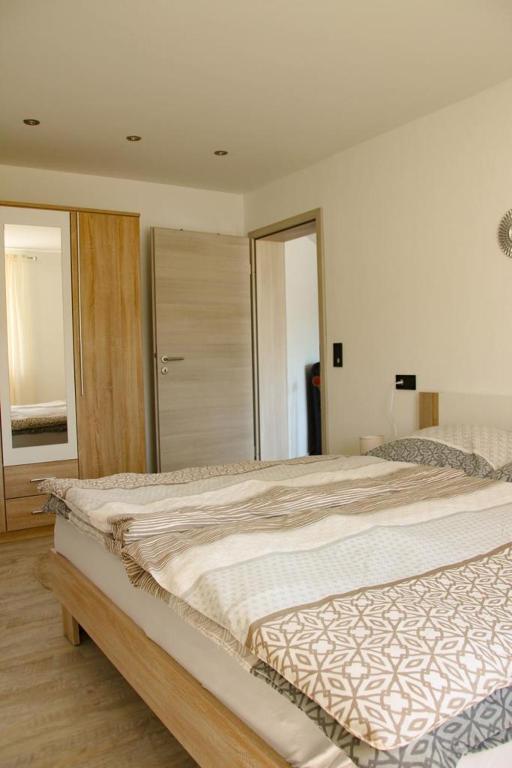 Postel nebo postele na pokoji v ubytování Gästehaus Mittendrin