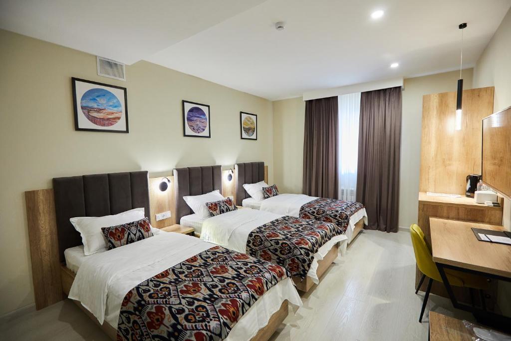 OLD TASHKENT Hotel & Spa - Standard Dreibettzimmer