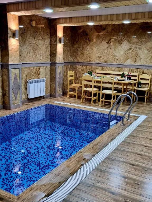 Bazén v ubytování Rubin Hotel nebo v jeho okolí