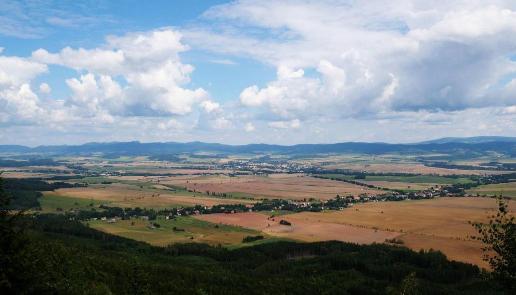Příroda nedaleko venkovského domu