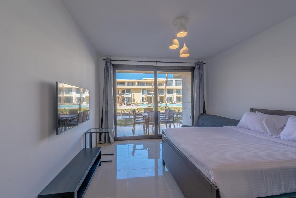 Postel nebo postele na pokoji v ubytování VESTA - El Gouna Residence