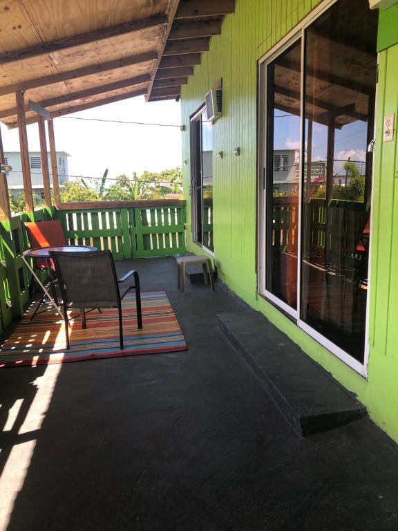 Balkón nebo terasa v ubytování Vieques Good Vibe Guest House