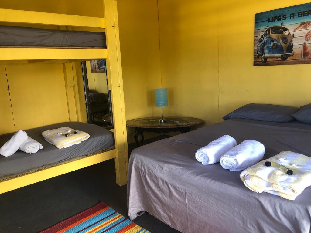 Postel nebo postele na pokoji v ubytování Vieques Good Vibe Guest House