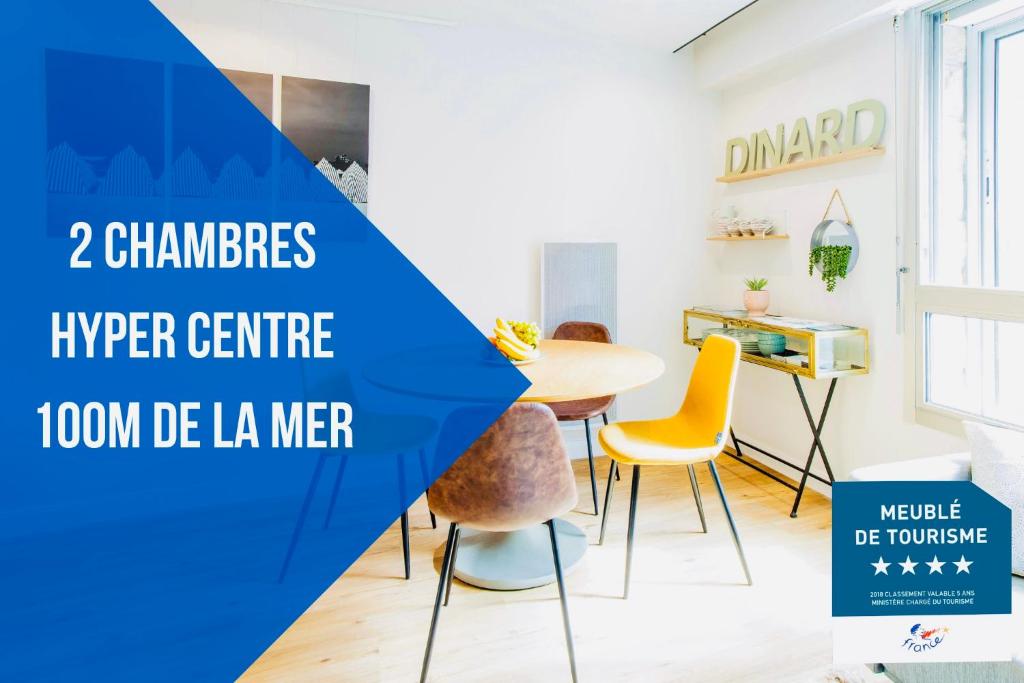 a room with a table and chairs in a room at Homard and Fox, Appartement 2 chambres 100m de la mer in Dinard