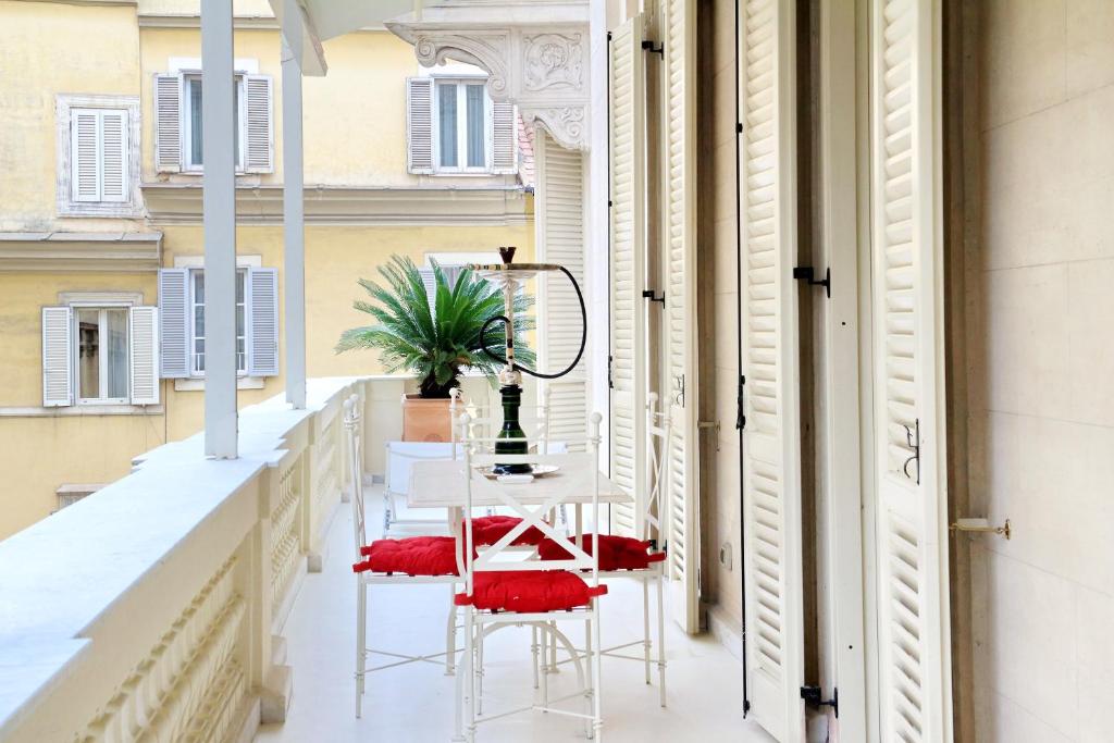 Balkon lub taras w obiekcie Rome luxury apartment to Spanish Steps