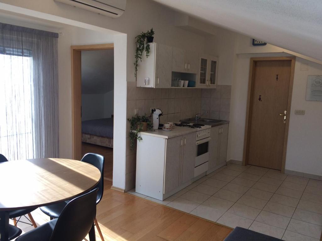 Nhà bếp/bếp nhỏ tại Apartments Vahovec Vodice