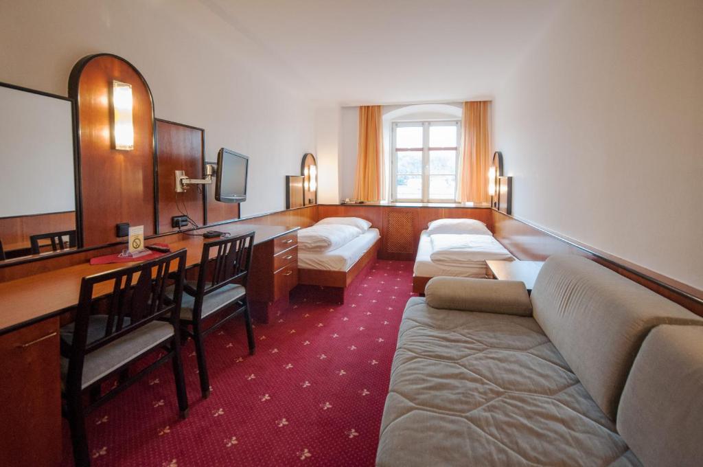 Postel nebo postele na pokoji v ubytování Hotel Gasthof Sonne