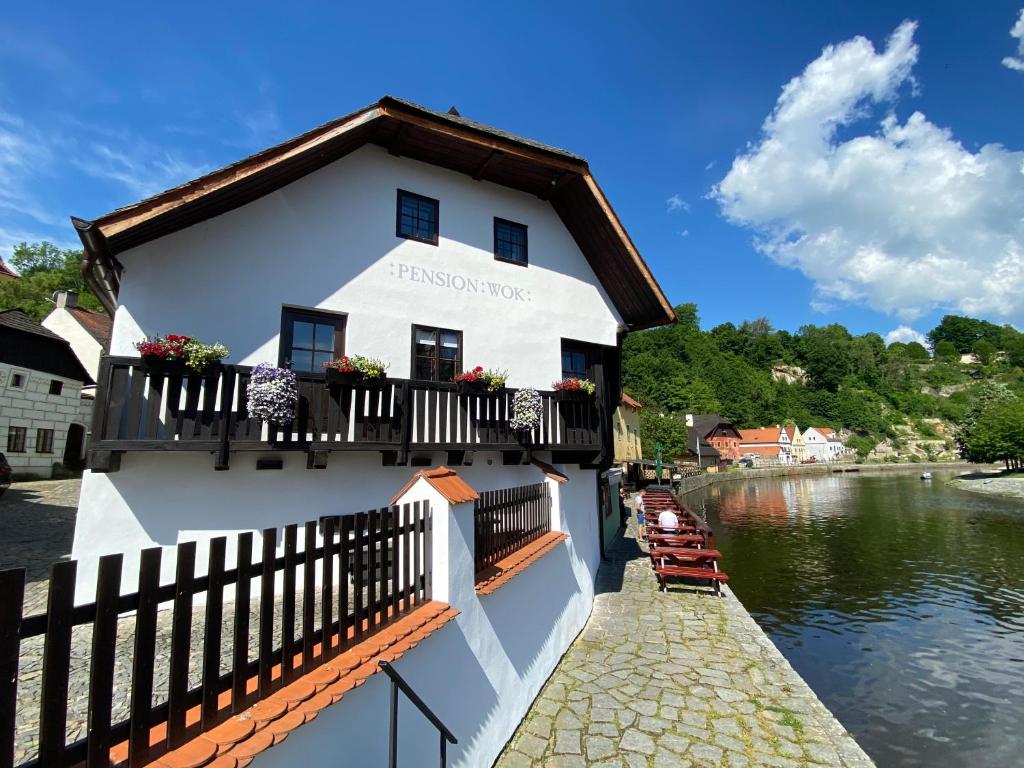 Výhled na řeku, která protéká v blízkosti penzionu