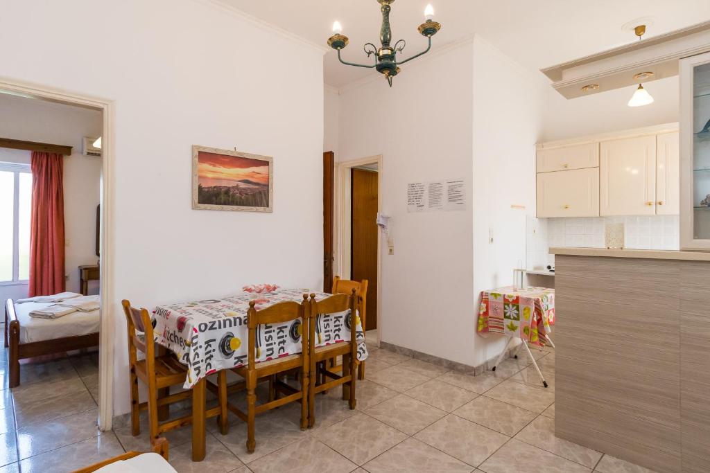 Julias Apartments - 9