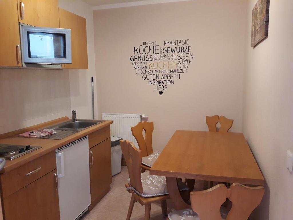 Kuchyň nebo kuchyňský kout v ubytování Hotel Vierenstraße