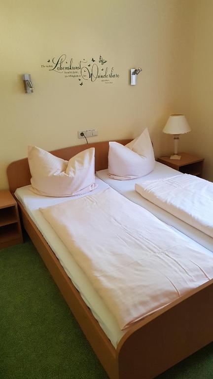 Postel nebo postele na pokoji v ubytování Hotel Vierenstraße