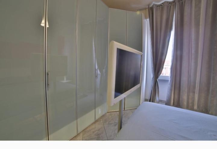 Appartamento incantevole con idromassaggio ,situato in zona strategica per raggiungere le Cinque Terre,Lerici, Portovenere,aria condizionata zanzariere asciugatrice lavatrice wifi,dolby surround