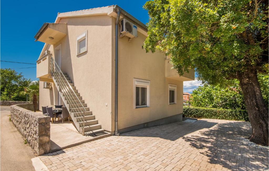 Cozy Apartment In Malinska Dubasnica