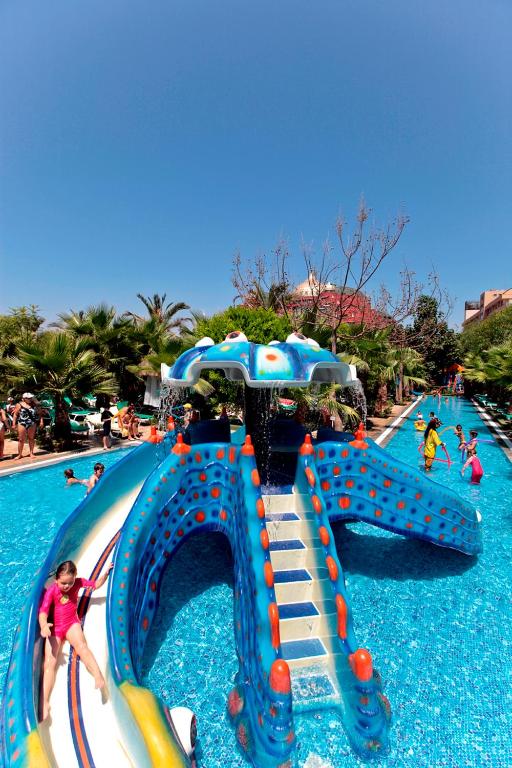 Bazén v ubytování Delphin Palace Hotel nebo v jeho okolí
