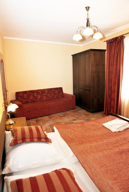 Postel nebo postele na pokoji v ubytování Hotel Pelikán