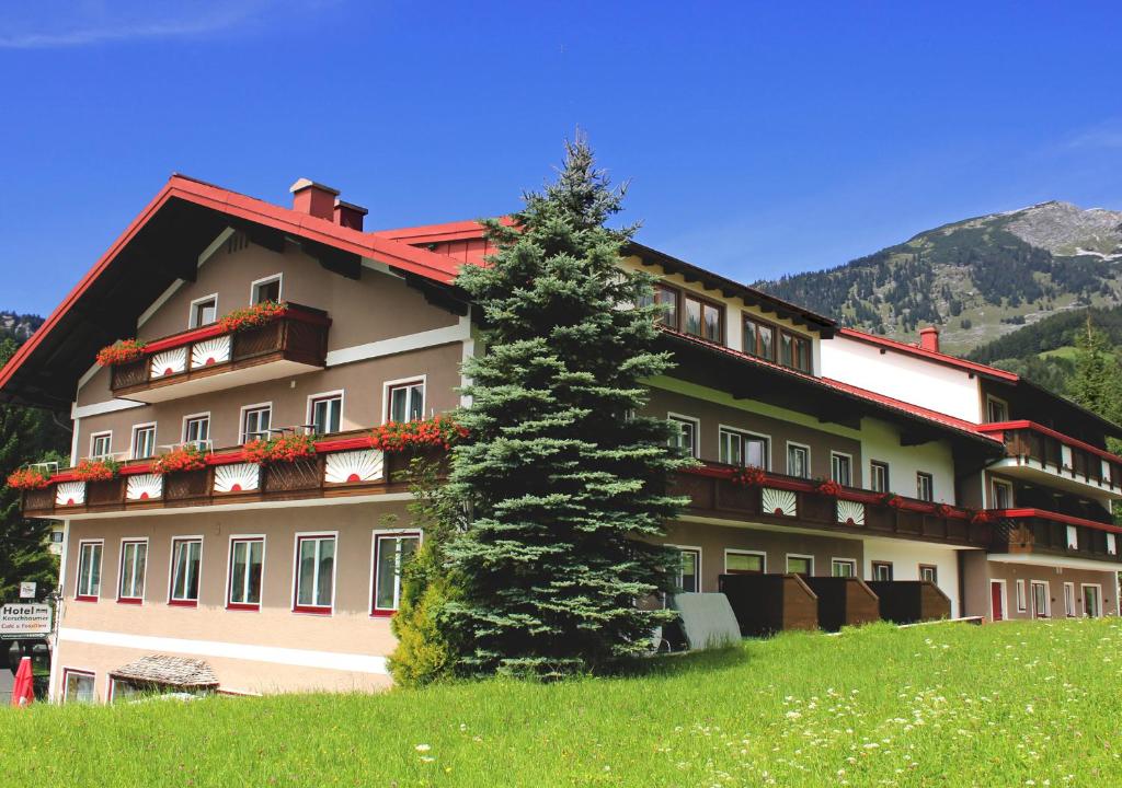 Nespecifikovaný výhled na hory nebo výhled na hory při pohledu z hotelu