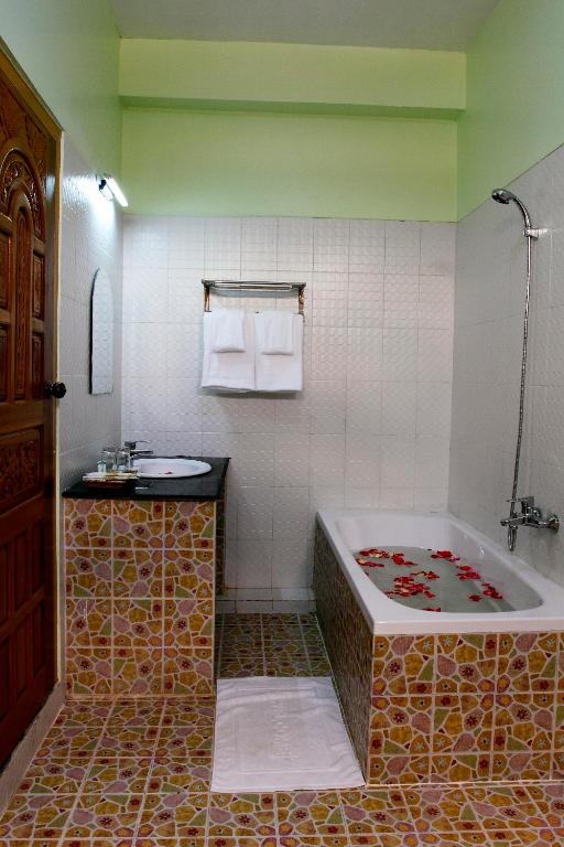 Kuchyň nebo kuchyňský kout v ubytování Sandalwood Hotel