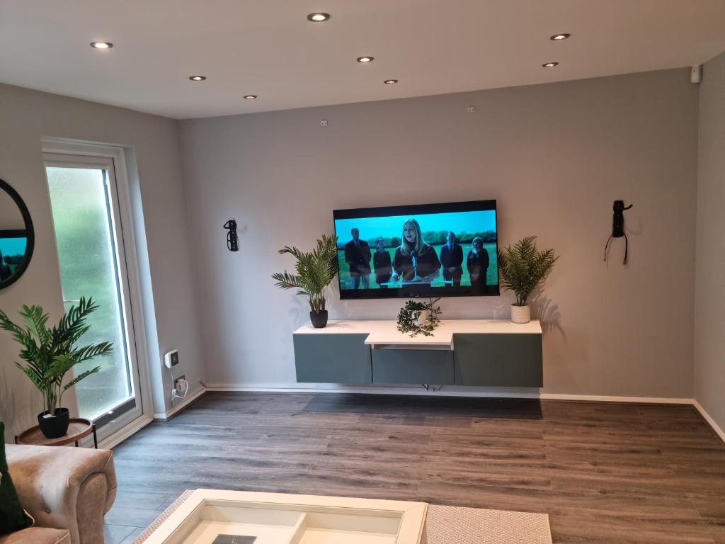 Bright, Spacious 4 bed with a Jacuzzi!, London (updated prices 2024)