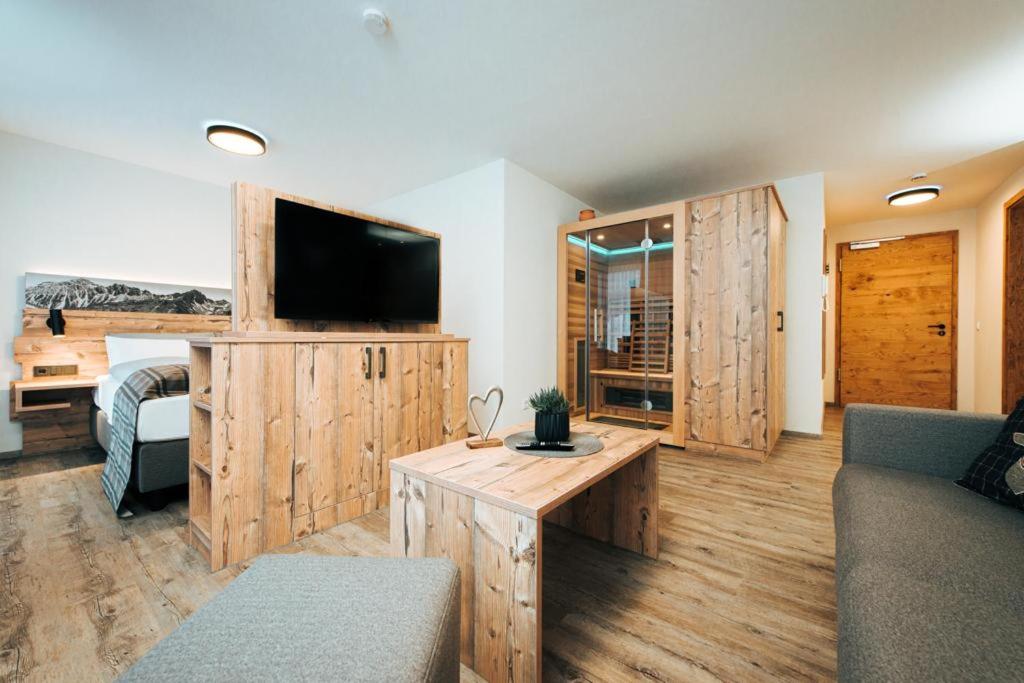 TV a/nebo společenská místnost v ubytování Living Mountain Tannheim