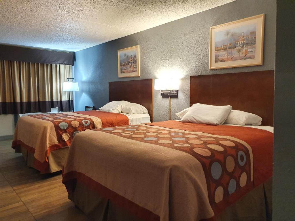 Postel nebo postele na pokoji v ubytování South Padre Island Inn