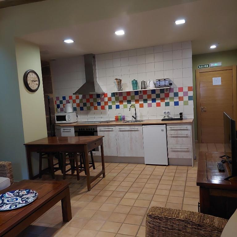Kuchyň nebo kuchyňský kout v ubytování Hostal Rural Ioar