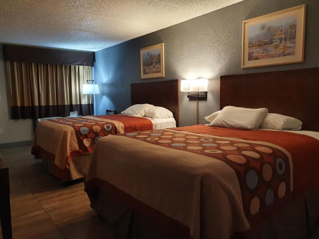 Postel nebo postele na pokoji v ubytování South Padre Island Inn