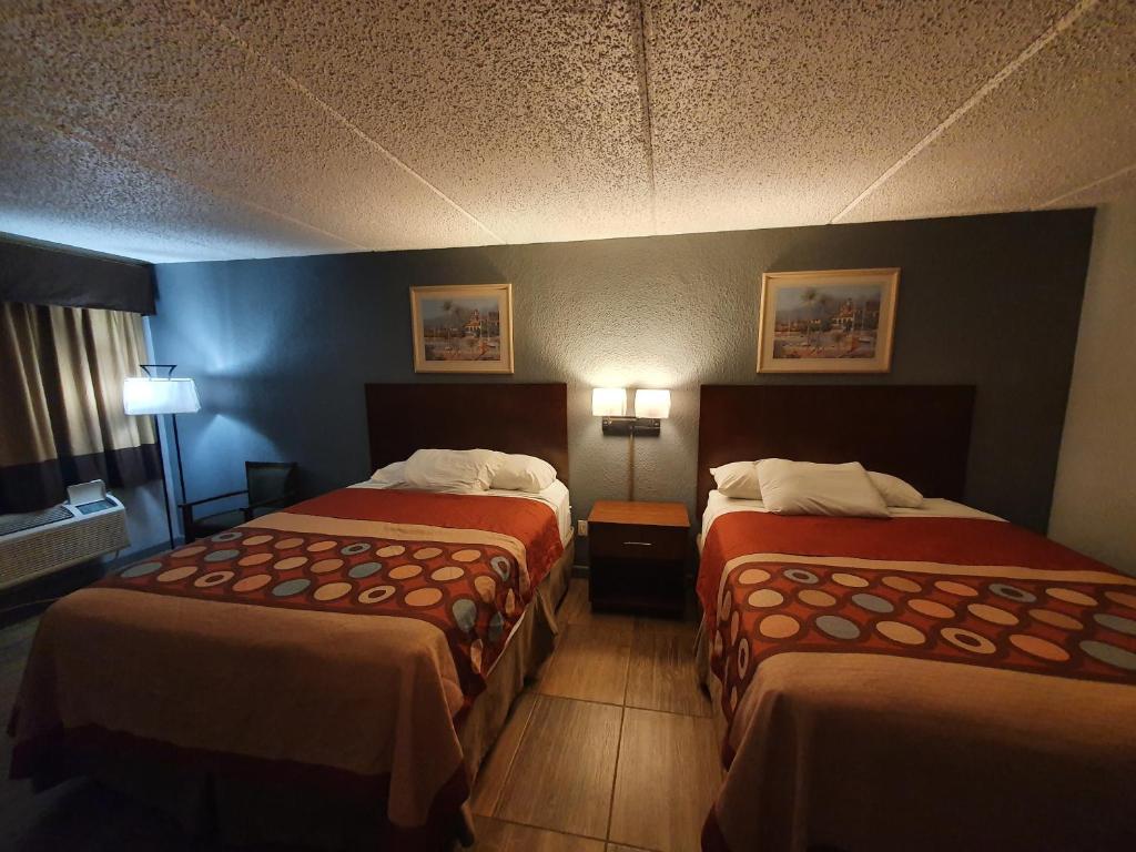 Ein Bett oder Betten in einem Zimmer der Unterkunft South Padre Island Inn