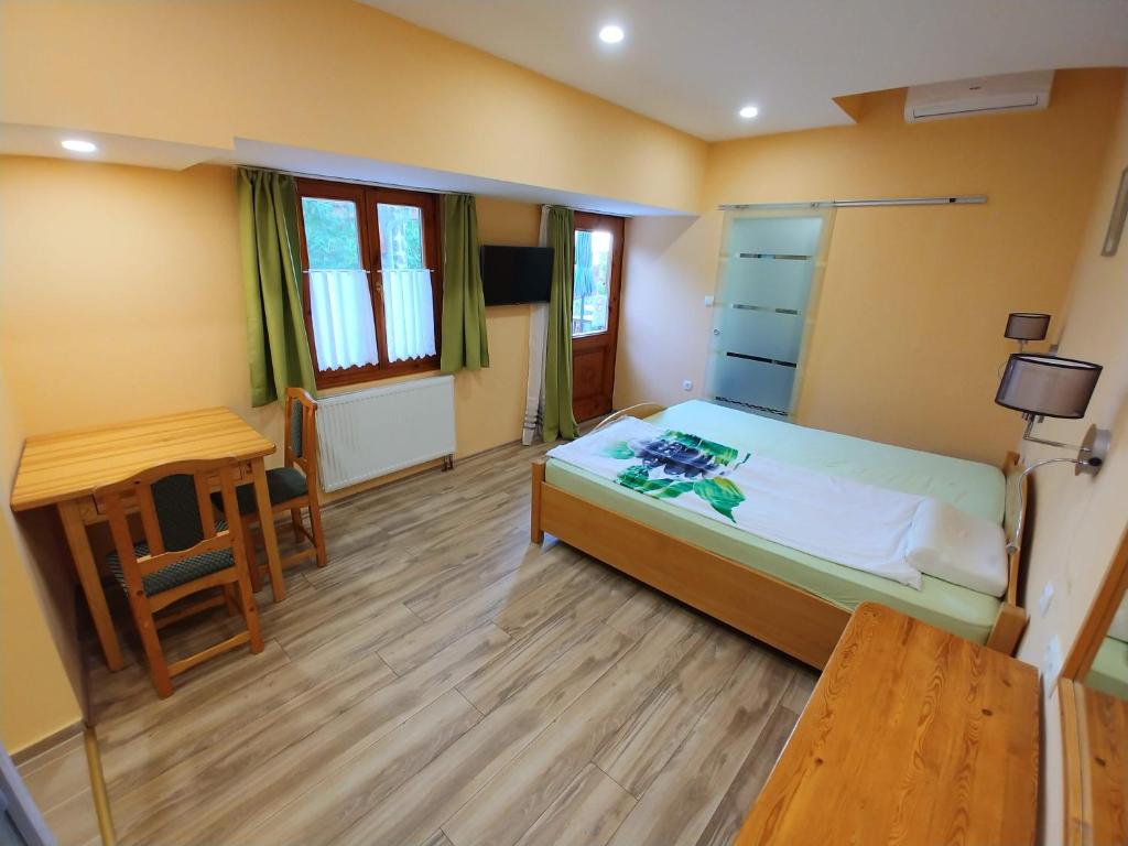 Posteľ alebo postele v izbe v ubytovaní Zöld sziget Apartmanház