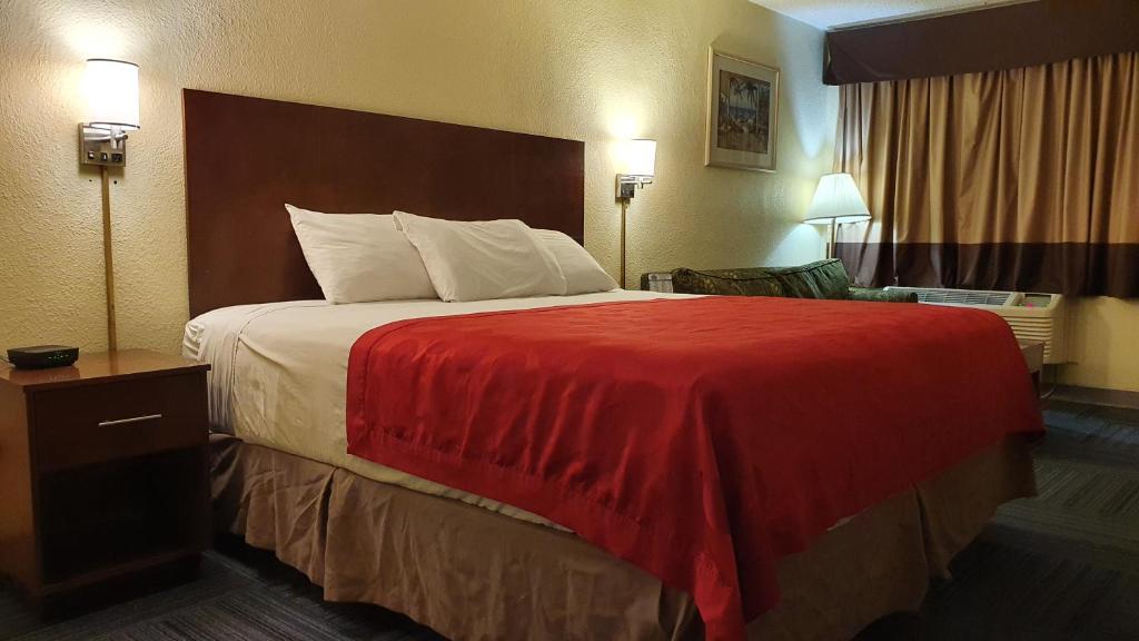 Postel nebo postele na pokoji v ubytování South Padre Island Inn