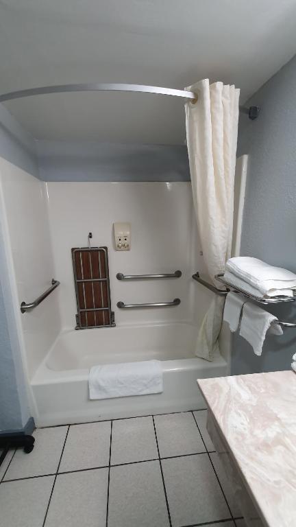 Ein Badezimmer in der Unterkunft South Padre Island Inn