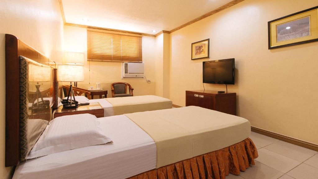 TV a/nebo společenská místnost v ubytování Peace Hotel by RedDoorz
